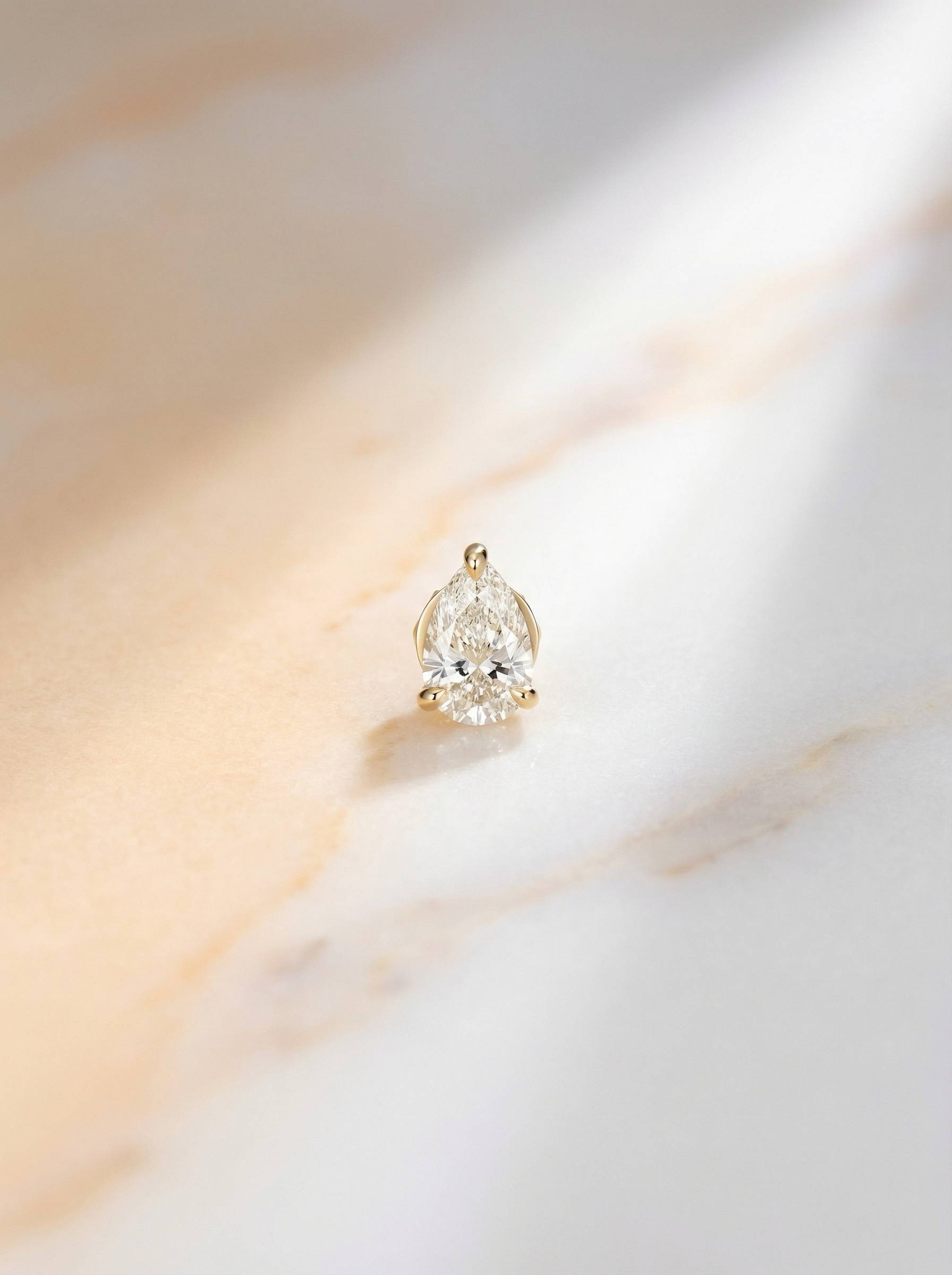 18ct yellow gold pear cut diamond stud earrings pair