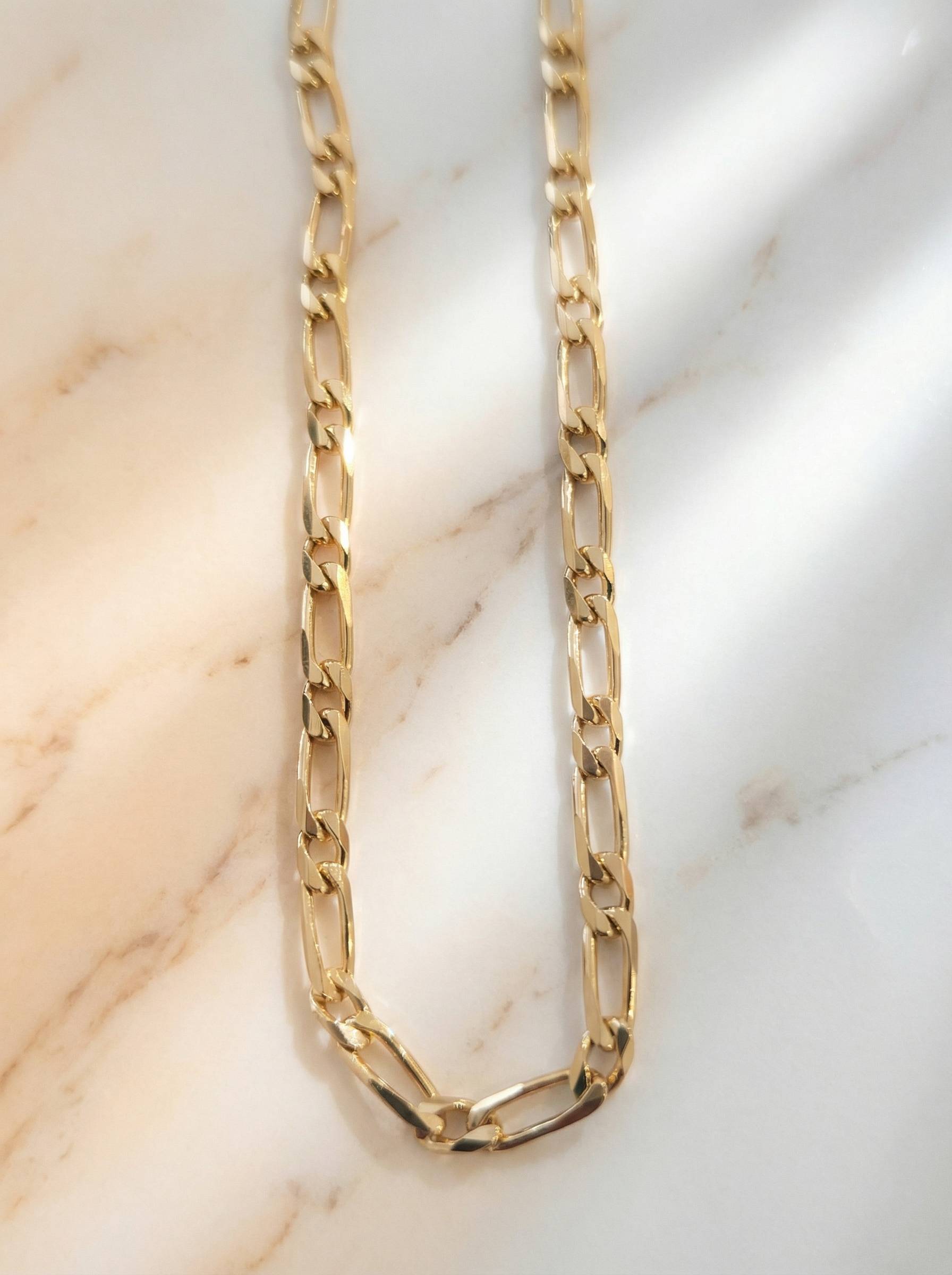 9ct yellow gold Figaro 1-and-1 chain necklace
