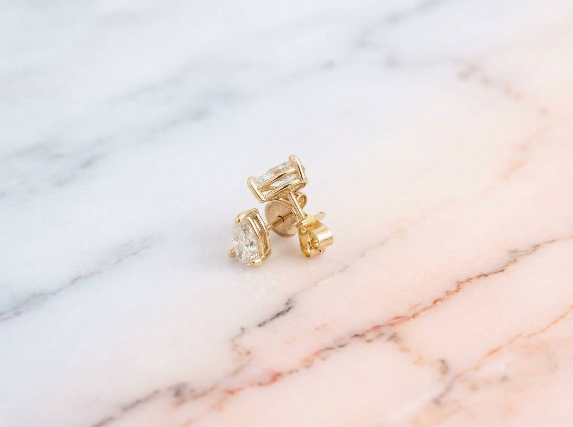 18ct Yellow Gold Stud Earrings